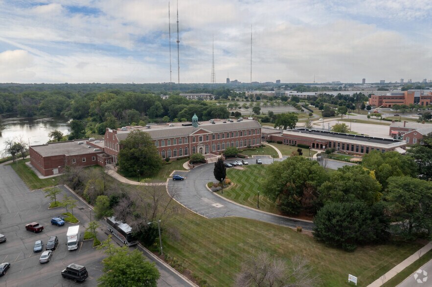 More Photos Of 4650 N Port Washington Rd, Glendale Office For Lease