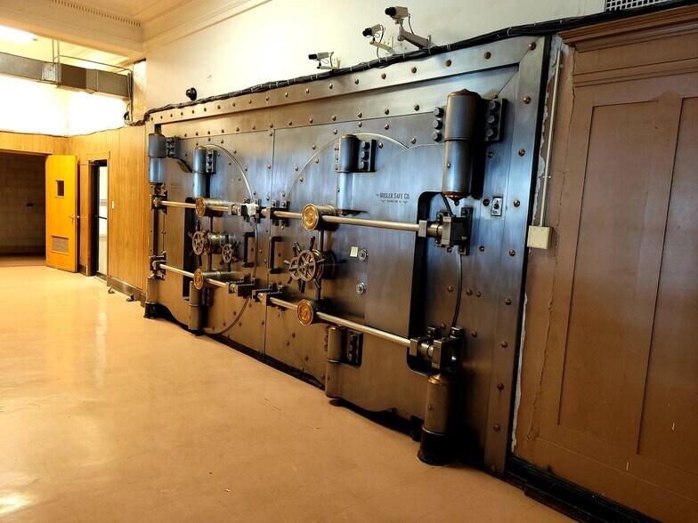 More Photos Of 1110 W 35th St, Chicago Office For Sale