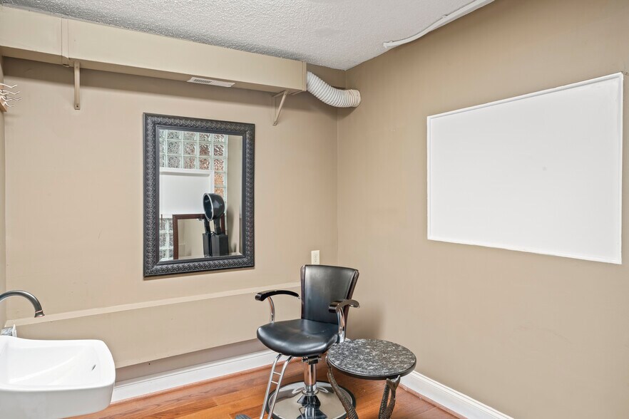 More Photos Of 1325 18th St NW, Washington Office For Lease