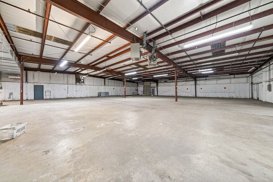 More Photos Of 167 Industrial Park Cir, Livingston Manufacturing For Lease