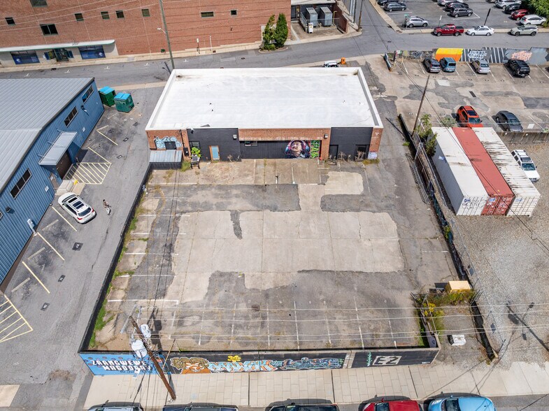 More Photos Of 46 Aston St, Asheville Light Manufacturing For Lease