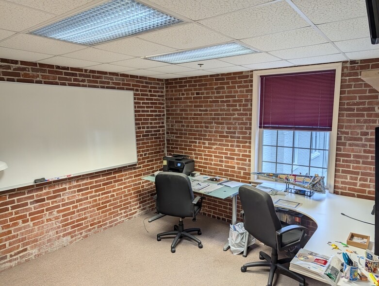 More Photos Of 113 E Chestnut St, Souderton Self Storage For Lease