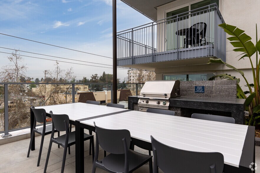 More Photos Of 11311 Chandler Blvd, North Hollywood Apartments For Lease