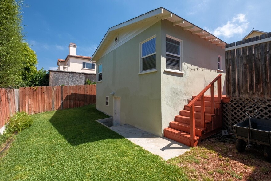 More Photos Of 225 N Juanita Ave, Redondo Beach Apartments For Sale