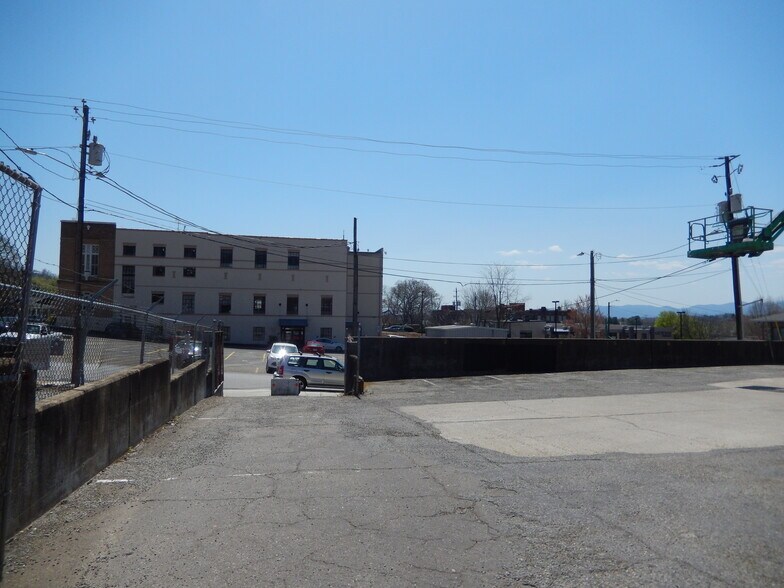 More Photos Of 46 Aston St, Asheville Light Manufacturing For Lease