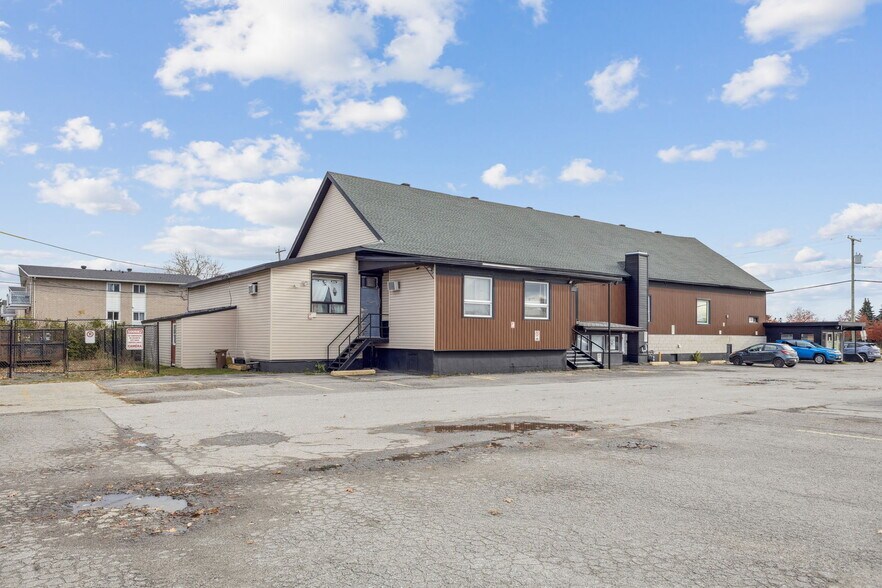 More Photos Of 195 Boul Maloney O, Gatineau Lodge Meeting Hall For Lease