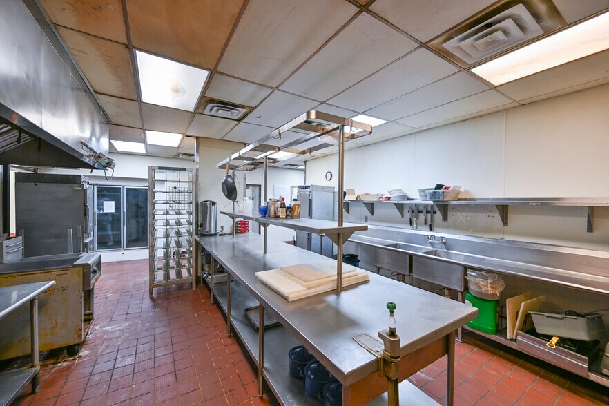 More Photos Of 2508 W 7th Ave, Corsicana Restaurant For Lease