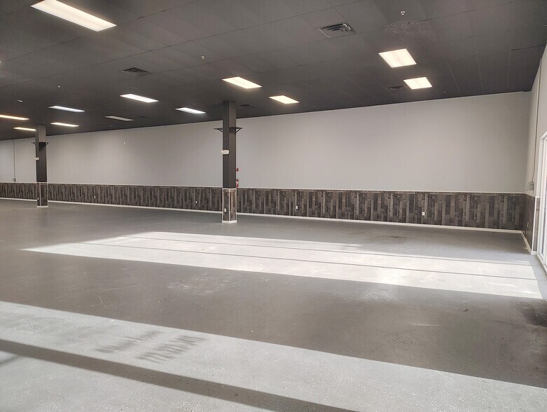 More Photos Of 2585-2605 SE Federal Hwy, Stuart Unknown For Lease