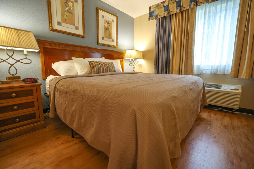 More Photos Of 625 W Washington St, Pittsfield Hotel For Sale