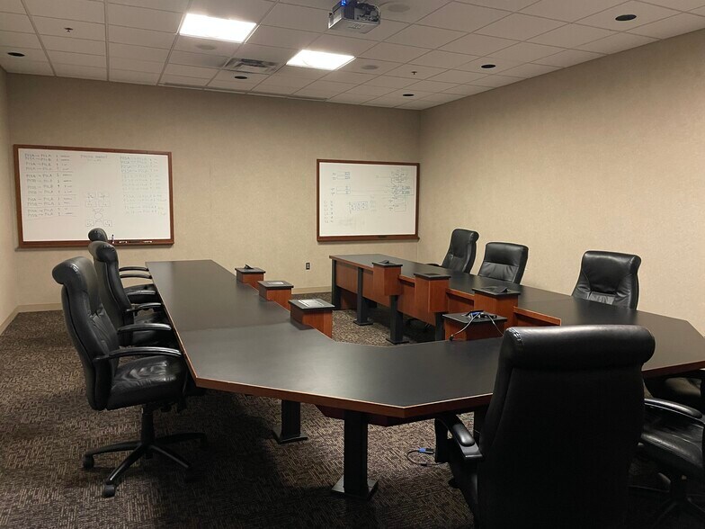 More Photos Of 1706 Governor Rd, Marshalltown Office For Sale