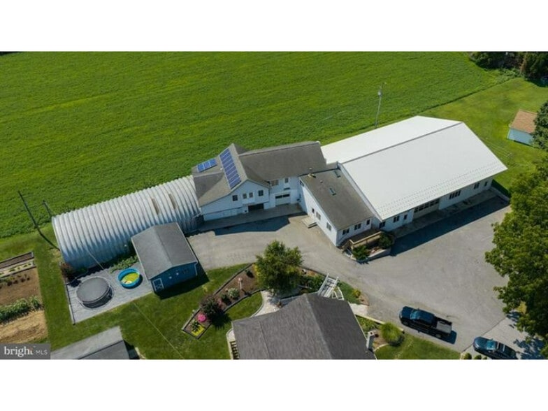 More Photos Of 240 Railroad Ave, Bird In Hand Flex For Sale