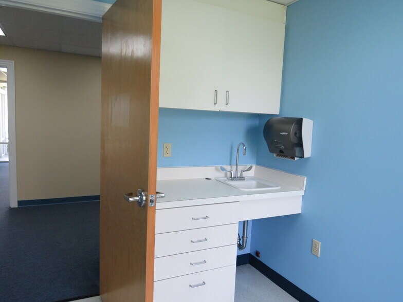 More Photos Of 9506 Hospital Ave, Nassawadox Medical For Sale