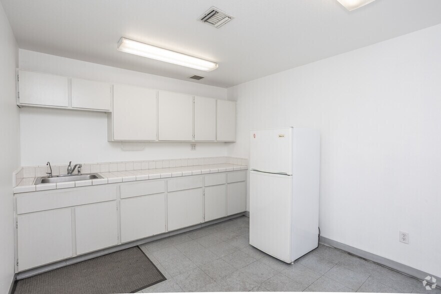 More Photos Of 23671-23675 Via Del Rio, Yorba Linda Light Manufacturing For Sale