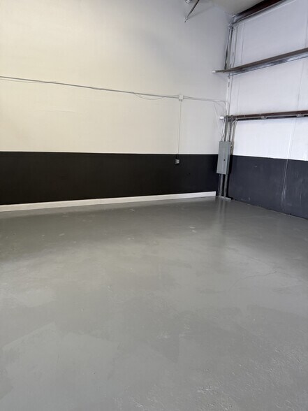 More Photos Of 2617 W Blue Mound Rd, Haslet Warehouse For Lease