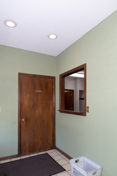 More Photos Of 3830 Rosemont Dr, Columbus Office For Sale