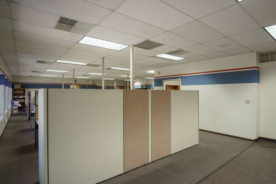 More Photos Of 611 S Mobberly Ave, Longview Flex For Sale