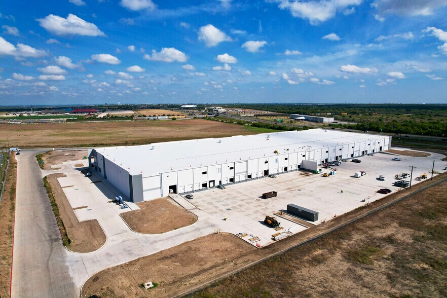More Photos Of Freeport Rd @ SW Loop 410, Von Ormy Manufacturing For Lease