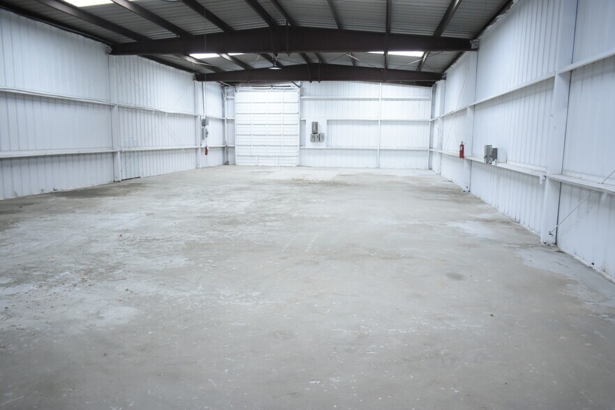 More Photos Of 1112 Kentucky Ave, South Houston Warehouse For Lease
