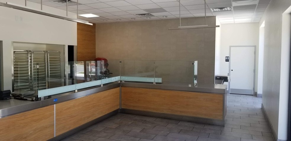 More Photos Of 6011 SE Abshier Blvd, Belleview Freestanding For Lease