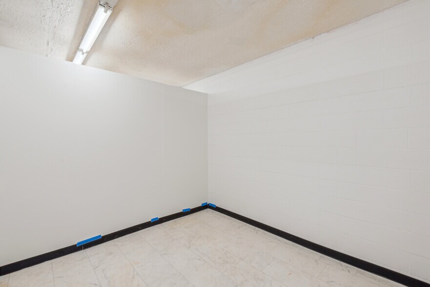 More Photos Of 6011 Vine St, Cincinnati Storefront Retail Residential For Sale