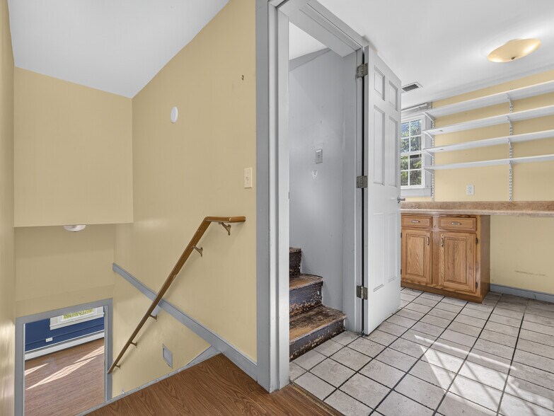 More Photos Of 1721 Saybrook Rd, Haddam Veterinarian Kennel For Sale