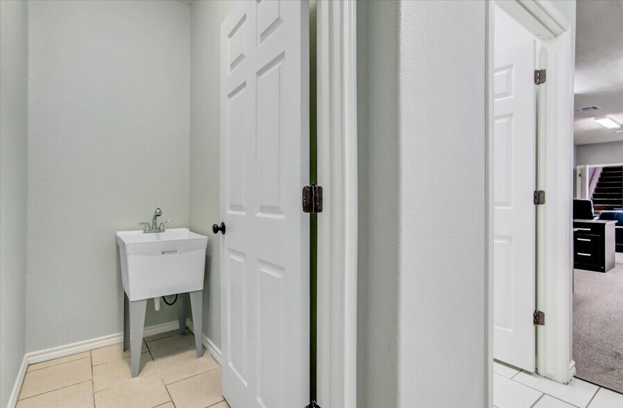 More Photos Of 3250 Central Mall Dr, Port Arthur Office For Sale