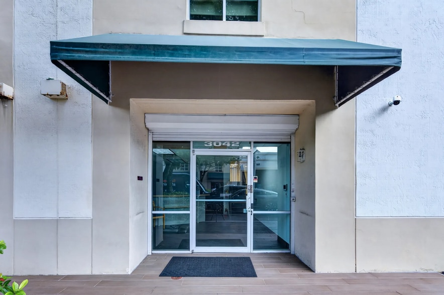 More Photos Of 3030-3050 NW 82nd Ave, Miami Showroom For Sale