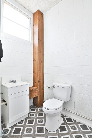 More Photos Of 411 E South 11th St, Abilene Warehouse For Lease