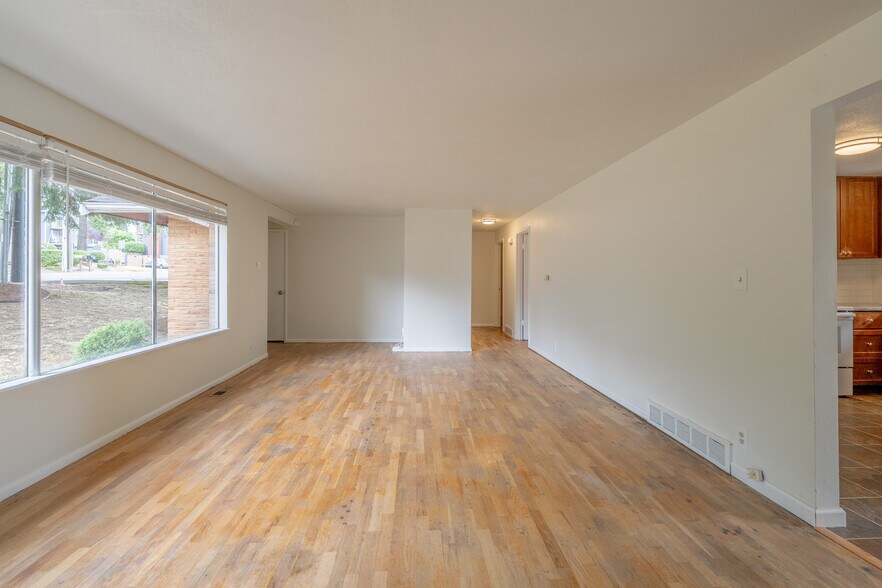 More Photos Of 20318 19th Ave NE, Shoreline Specialty For Sale