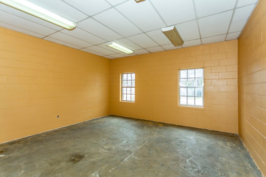 More Photos Of 2001 Avenue Z, Birmingham Religious Facility For Sale