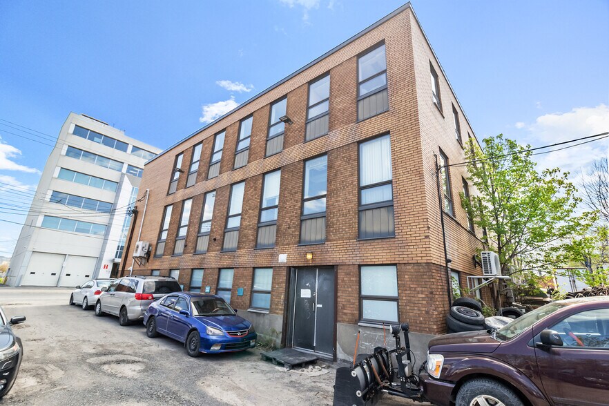 More Photos Of 8270 Av Mountain Sights, Montréal Office For Sale