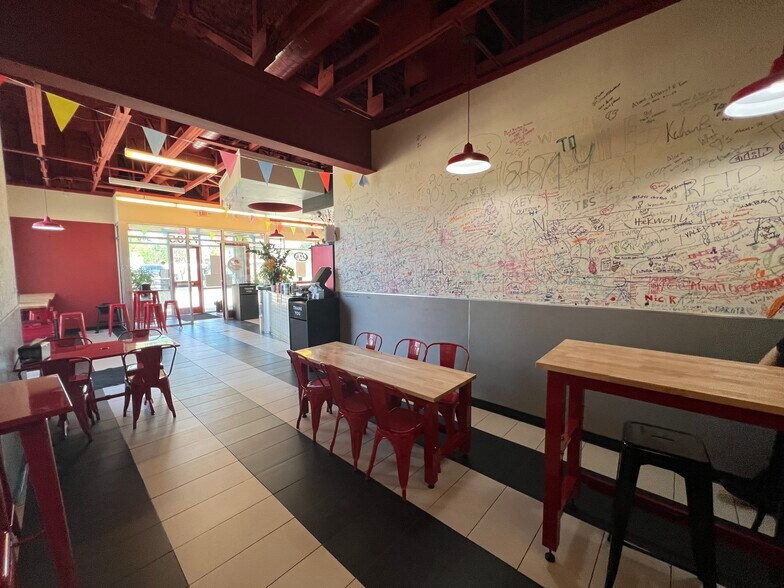 More Photos Of 7205 S Broadway Ave, Tyler Fast Food For Lease