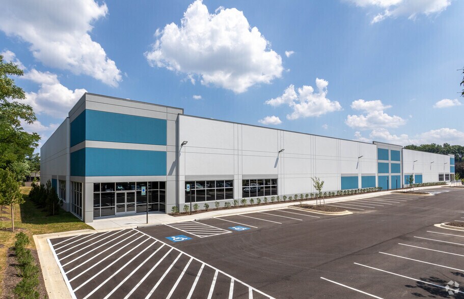More Photos Of 852 International Dr, Linthicum Warehouse For Lease