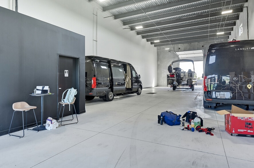 More Photos Of 14217 S 220th St, Gretna Distribution For Lease