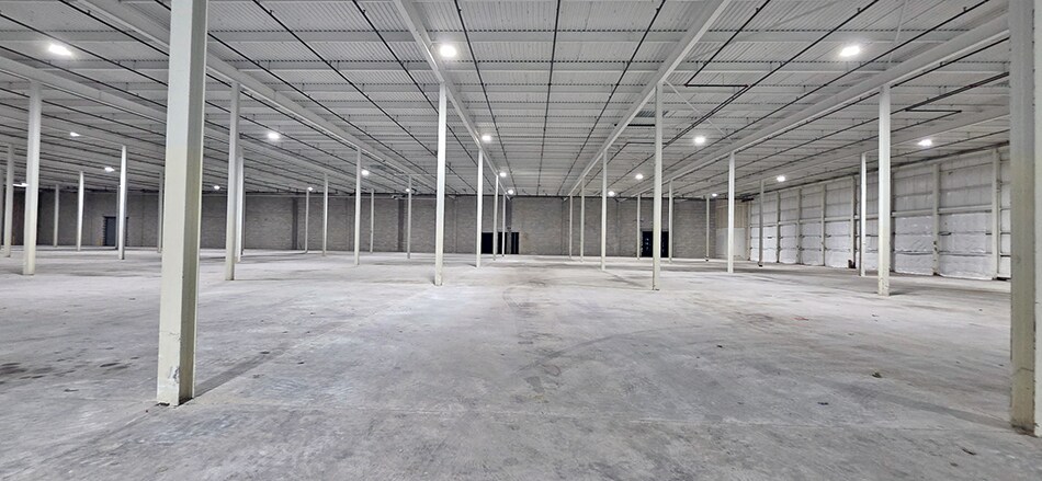 More Photos Of 1420 Discovery Pky, Alton Warehouse For Lease