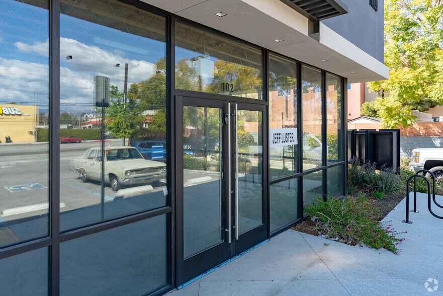 More Photos Of 11109 Sepulveda Blvd, Mission Hills General Retail For Sale