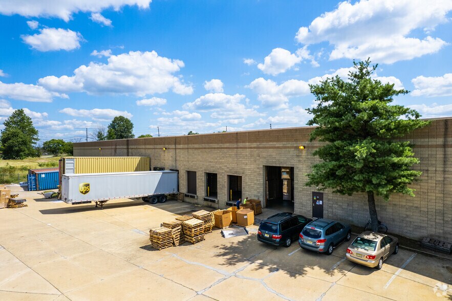 More Photos Of 90 Twinbridge Dr, Pennsauken Warehouse For Lease