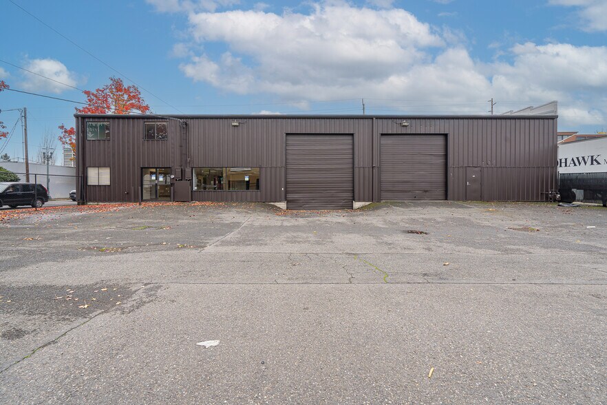 More Photos Of 480 SE Market St, Portland Distribution For Sale