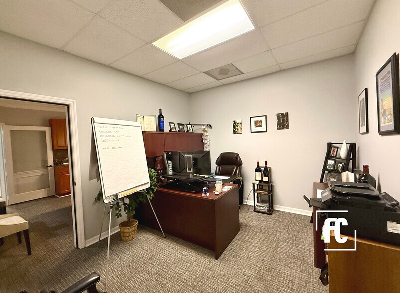 More Photos Of 609-673 SE Central Pky, Stuart Office For Sale