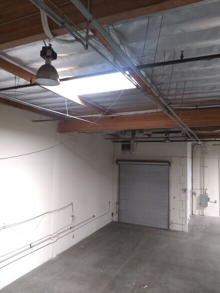 More Photos Of 4483 McGrath St, Ventura Service For Lease
