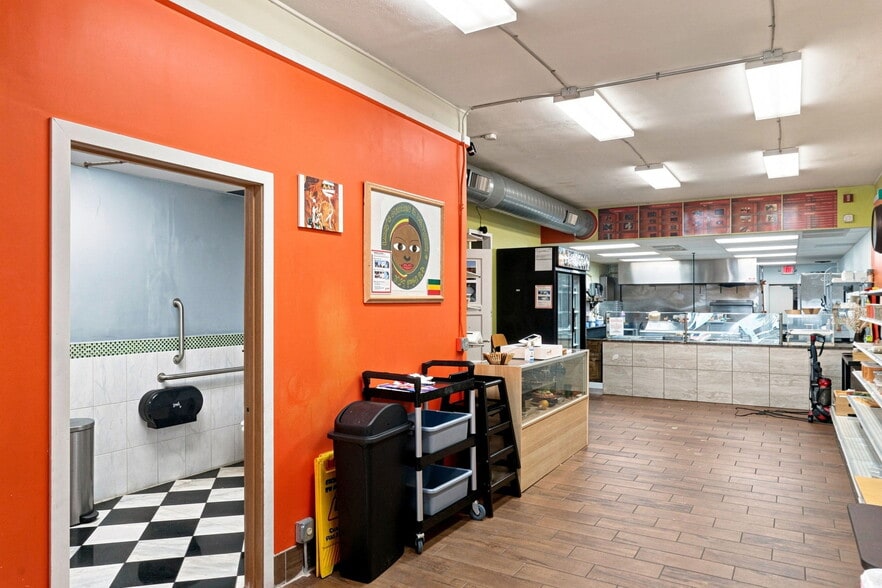 More Photos Of 3749 Cedar Ave S, Minneapolis Restaurant For Lease