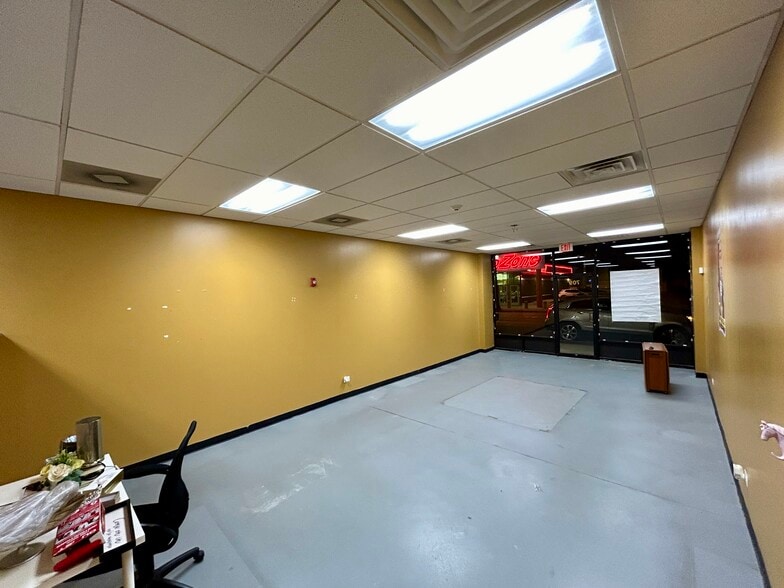 More Photos Of 709 S 5th Ave, Maywood Unknown For Lease