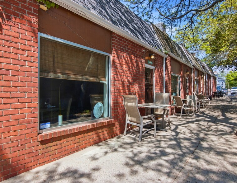More Photos Of 40 E Main St, Riverhead Restaurant For Sale