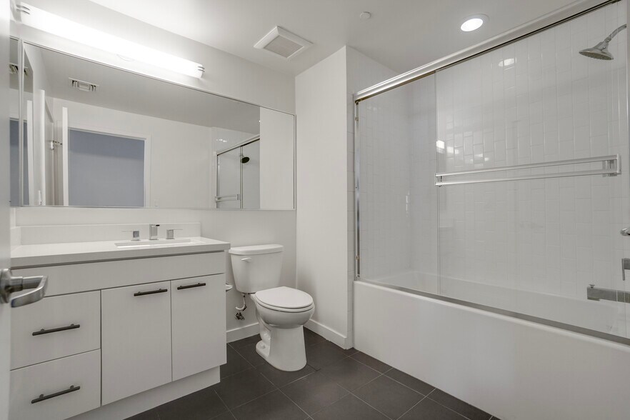 More Photos Of 525 Santa Monica Blvd, Santa Monica Apartments For Sale