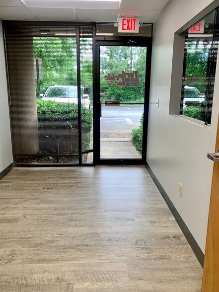 More Photos Of 1590 N Roberts Rd, Kennesaw Warehouse For Lease