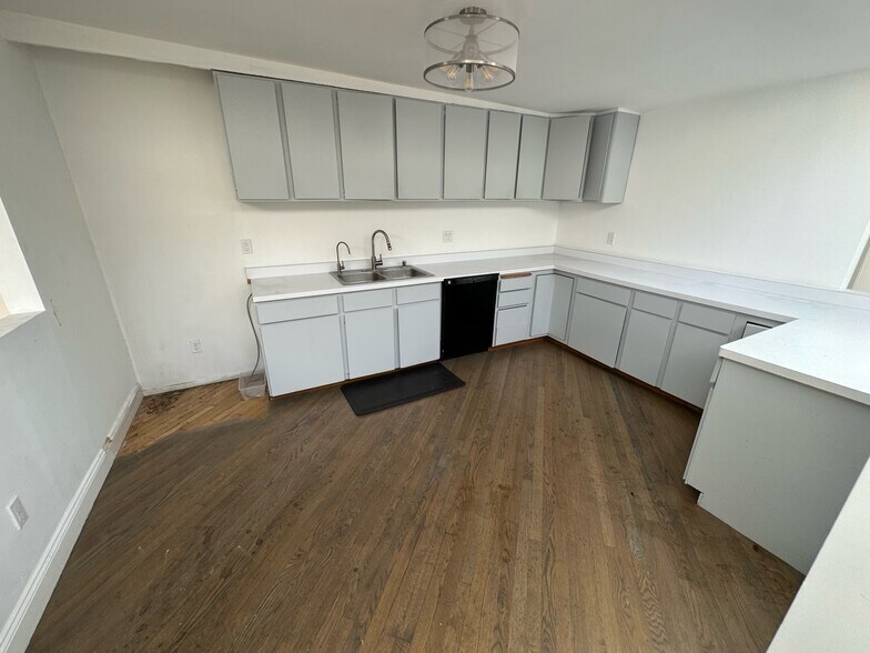 More Photos Of 22 Cleveland St, San Francisco Warehouse For Sale