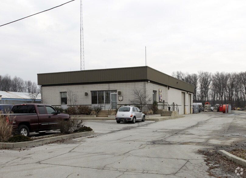 More Photos Of 32 Brookhill Dr, Newark Warehouse For Lease