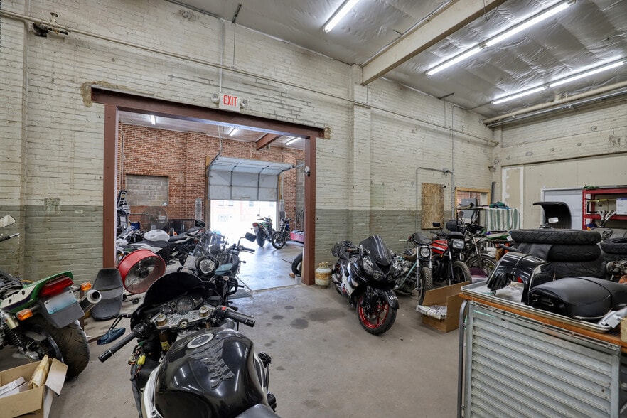 More Photos Of 8213 Gravois Rd, Affton Warehouse For Sale