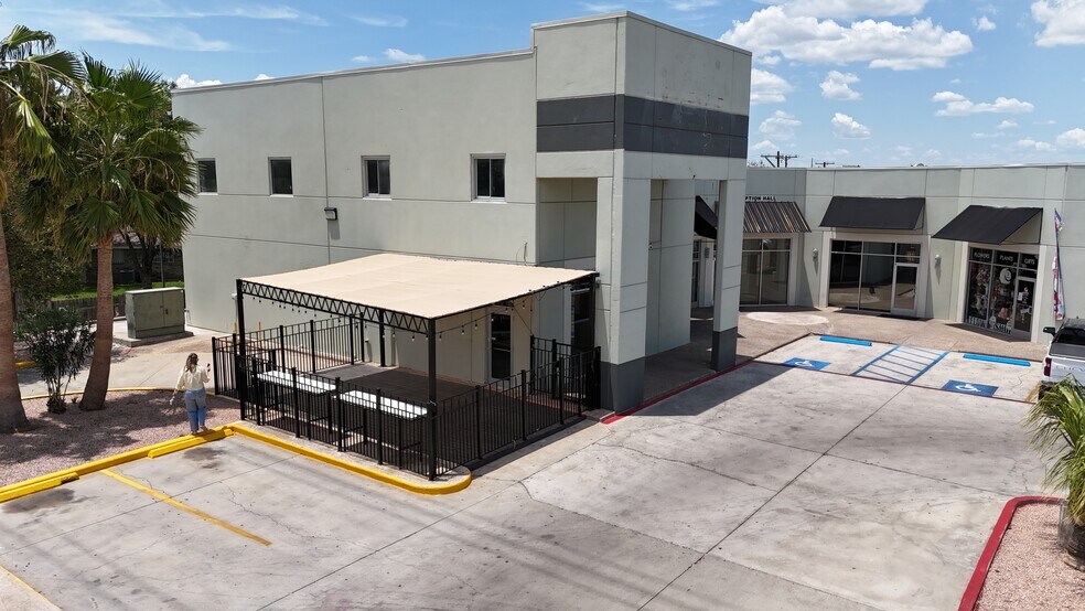 More Photos Of 8602 McPherson Rd, Laredo Storefront For Lease