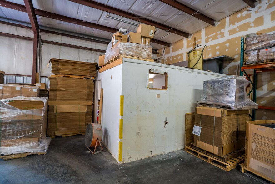 More Photos Of 855 Dunbar Ave, Oldsmar Warehouse For Lease